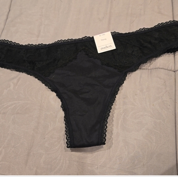 ❤️10/$20 New Auden Black Lace Thong with Scalloped Edges - Picture 1 of 2